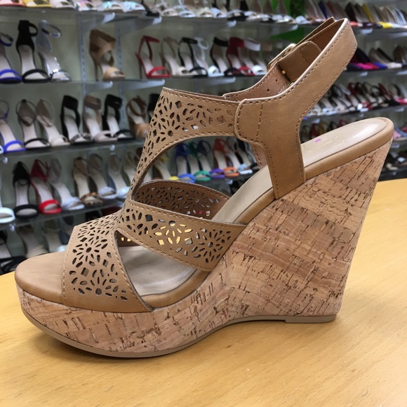 1 Left! Delicious Tan Cork Platform Wedge Sandal - Picture 7 of 8